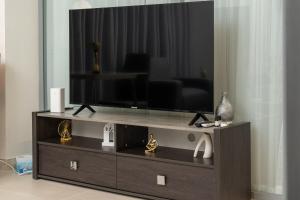 Stylish 1 BR B - Great Pool View