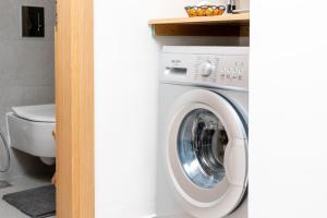 Stylish 1 BR B - Great Pool View