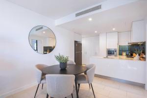 Oliva on Brookes Chic Inner-City Escape with Pool