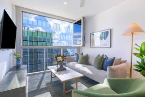 Oliva on Brookes Chic Inner-City Escape with Pool