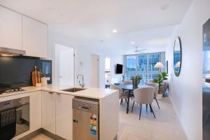 Oliva on Brookes Chic Inner-City Escape with Pool