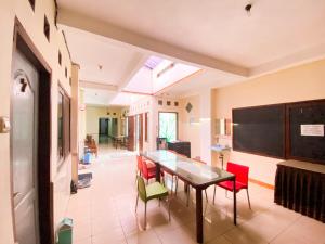 Wisma Kartini Syariah near Alun Alun Sidoarjo RedPartner