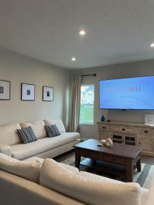 Modern Luxury Retreat by Oak Hill Park New 3BR