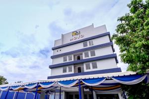 OYO 94746 Raz Residence