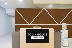 Super Townhouse Patparganj Near Max Super Speciality Hospital