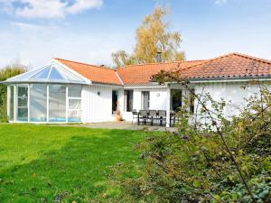 8 person holiday home in Juelsminde-By Traum