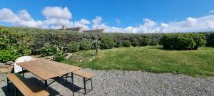 TipozImmo - Maison Bleue accès à pied plage - spot surf - fibre inclus - linge inclus et lits faits - parking gratuit - proche des commerces et des attractions touristiques