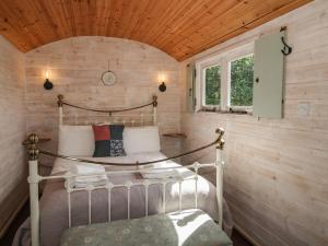 Aston - Shepherd Hut
