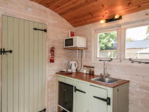 Aston - Shepherd Hut