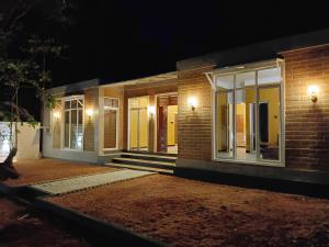 Flight search villa and sea food restaurant