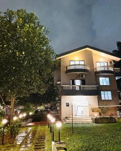Villa floure - Spacious 4bhk Villa with Pool, Lawn & Bonfire area