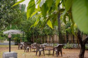 Villa floure - Spacious 4bhk Villa with Pool, Lawn & Bonfire area