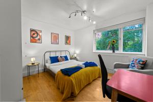 Bright 3-Bed Flat Near Wandsworth Rail & King George Park