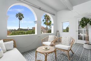 Manly moments - Steps away from the waters edge - CLIFF