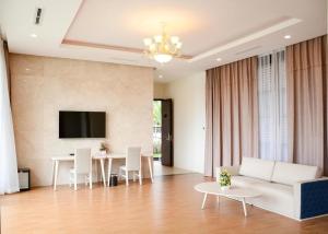 Diamond Bay Golf and Villas