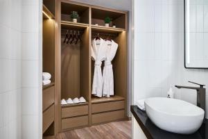 The George Manhattan, Tapestry Collection By Hilton