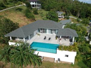 3BR Villa Private Pool 10min to Beach