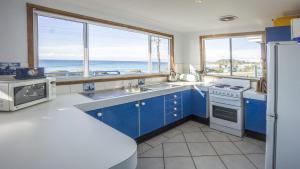 Surfers Beach Shack - across from Mollymook Beach