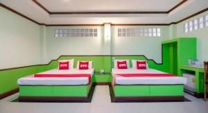 OYO 75334 Train Hotel