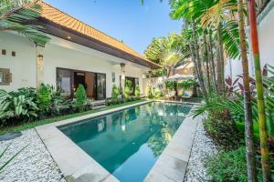 Private pool Villa , 10min walk to Berawa Beach