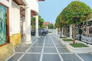 OYO 92990 Nena Kostel Syariah