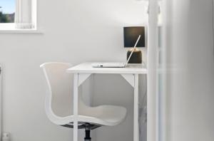 Modern 4BR, Sleeps 8, 3 bath, free parking, perfect for Contractors and long stays