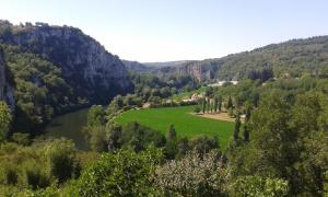 Maisons d'hotes Charme, jardin et vue panoramique coeur St-Cirq : Studio avec Terrasse