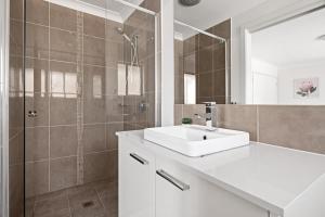 No Frill Ensuite Double Room in Panania - Near Stations