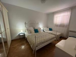 Apartment with swimming pool