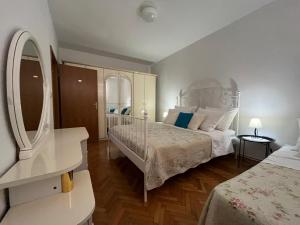 Apartment with swimming pool