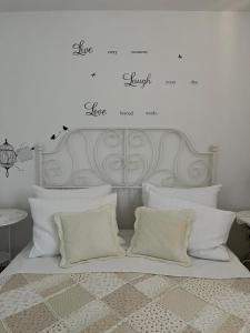 Apartment with swimming pool