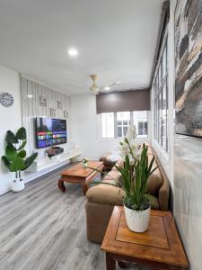 Arena Lobak Villa Retreat, Spacious Stay with Billiards, Karaoke, BBQ
