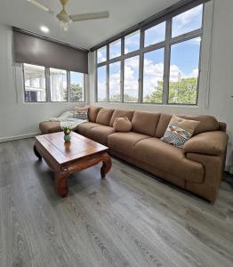 Arena Lobak Villa Retreat, Spacious Stay with Billiards, Karaoke, BBQ