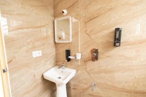 1BHK 2km From Hosa Road Metro with lift 103