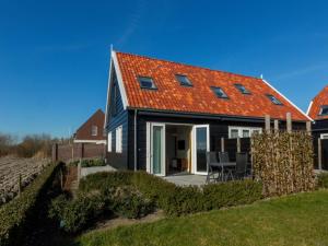 Luxury apartment with sun shower at the edge of the beautiful Oostkapelle