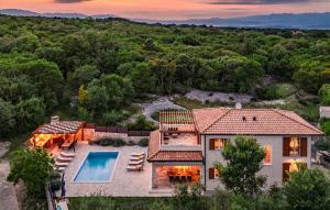 Villa LuLu kamena villa s maslinikom otok Krk Dobrinj selo Gostinjac - 5hvězdičkové hotely ve městě Krk