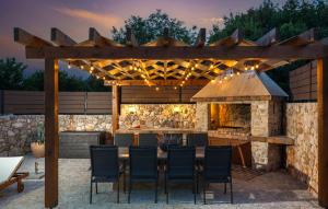 Villa LuLu kamena villa s maslinikom otok Krk Dobrinj selo Gostinjac 