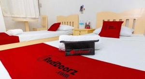 RedDoorz near Cebu Metropolitan Cathedral