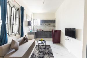 1BHK 2km From Hosa Road Metro with lift 201