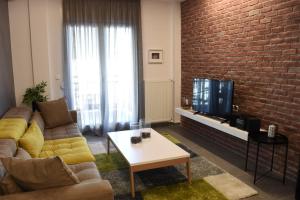 Gusto deluxe Apt Must