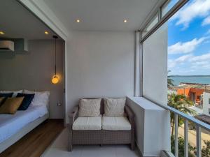 Moderna suite con balcón a pasos de la playa