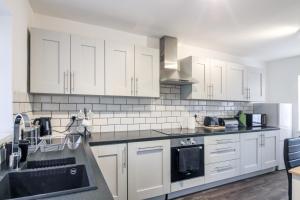 Long Stays Spacious Home in SK14, sleeps 5