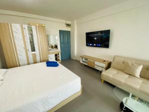 9 Karat Condo by PSR