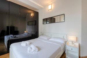 Pecchio1 - Windows on the City - B Home