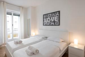 Pecchio1 - Windows on the City - B Home