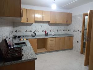 Appartement meublée bien située avec sous sol gratuit