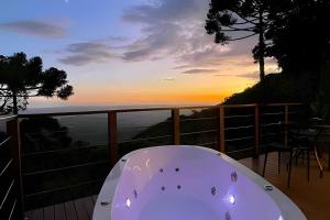 Chalé com banheira e lareira - 20 min de Gramado