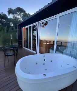 Chalé com banheira e lareira - 20 min de Gramado