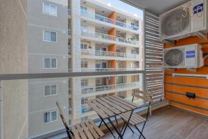 Beautiful 1BR home with Balcony close to the beach by 360 Estates