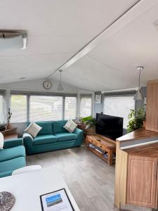 Stylish Family Friendly 3-Bed Caravan Escape at Seven Bays Park